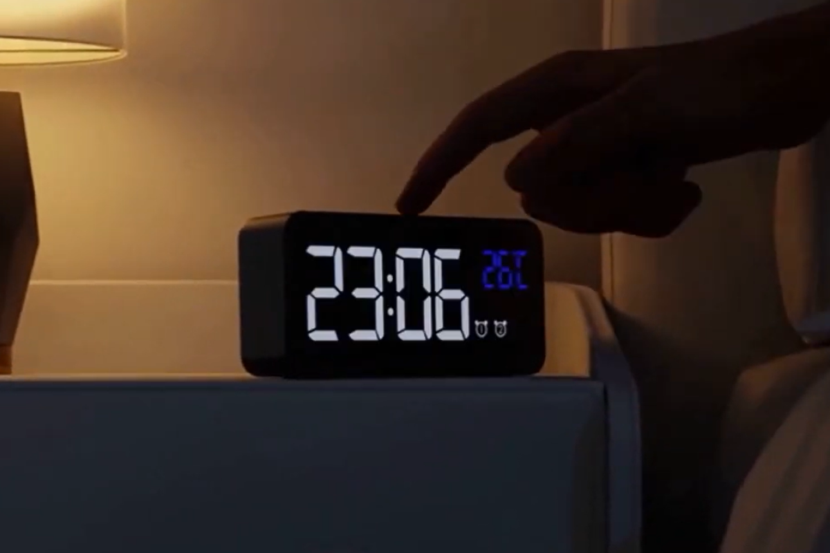 Digital Alarm Clock with Temperature Display & Voice Control