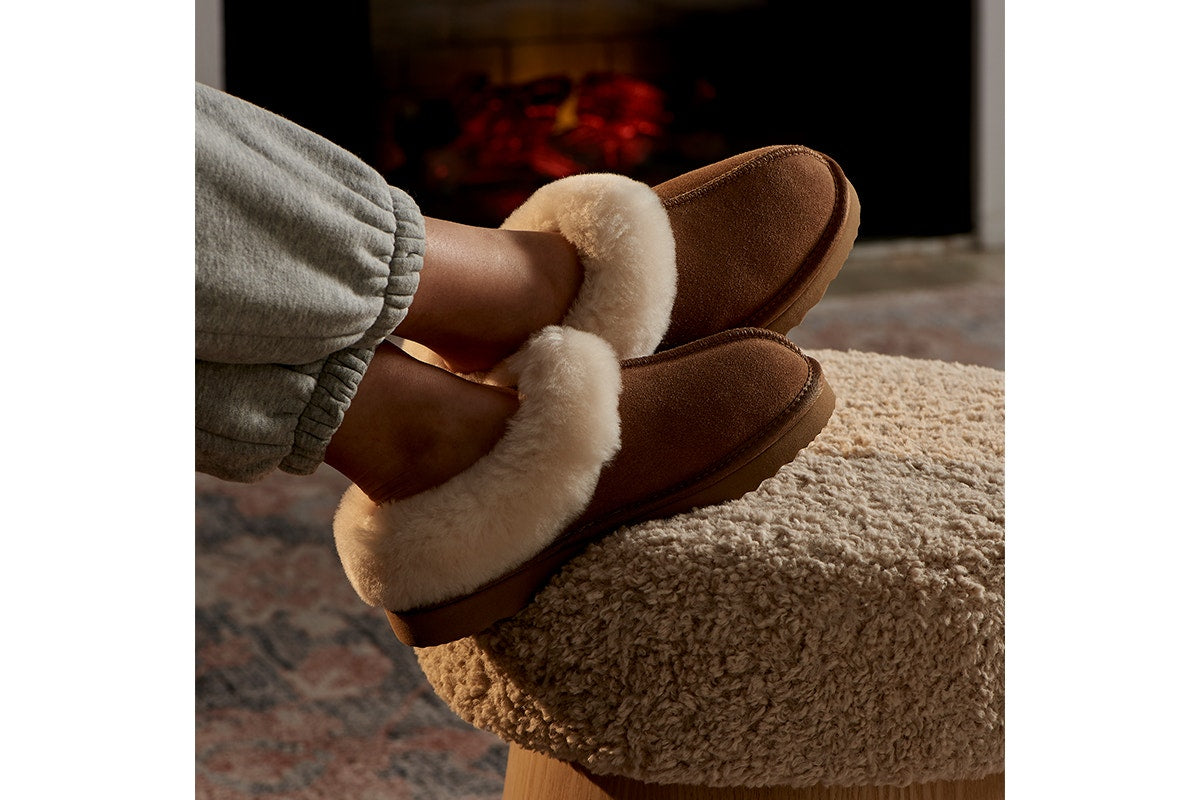 UGG Outback Premium Australian Sheepskin Fluffy Slip On Boot (Chestnut, Size 10M/11W US)