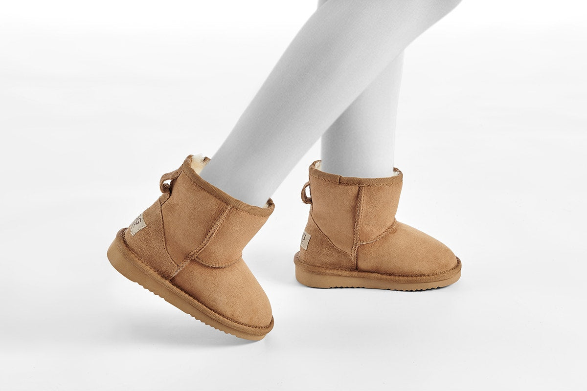 UGG Outback Kid's Premium Australian Sheepskin Classic Boot (Chestnut, Size 3-4 US)