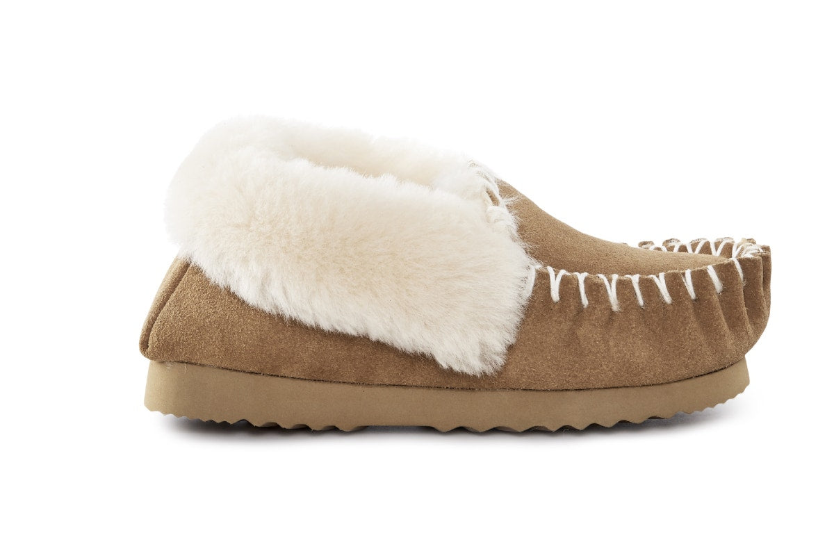 UGG Outback Premium Australian Sheepskin Moccasin Slipper (Chestnut, Size 13M/14W US)