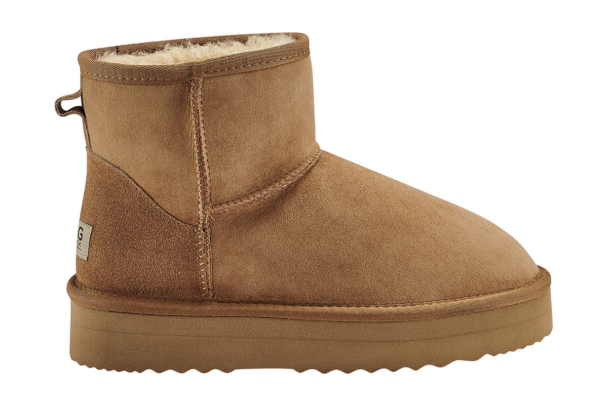 UGG Outback Premium Australian Sheepskin Mini Classic Platform Boot (Chestnut, Size 10M/11W US)