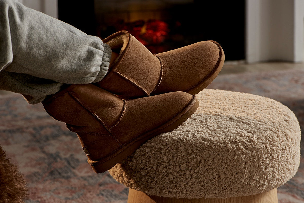 UGG Outback Premium Australian Sheepskin Short Classic Boot (Chestnut, Size 13M/14W US)