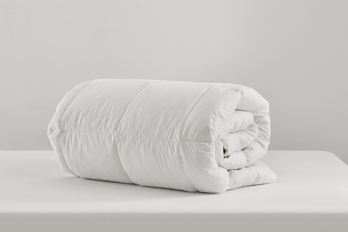 Ovela All Seasons Duck Down and Feather Quilt (Queen)
