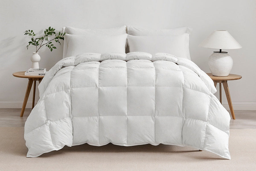 Ovela All Seasons Duck Down and Feather Quilt (Queen)