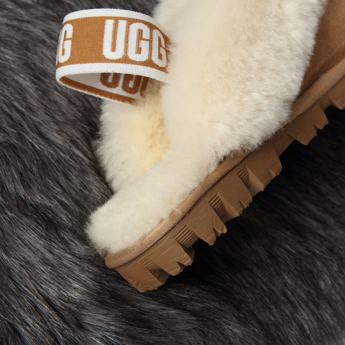 DKUGG ANSLEY SLIPPER - Size S 35/36 - Chestnut