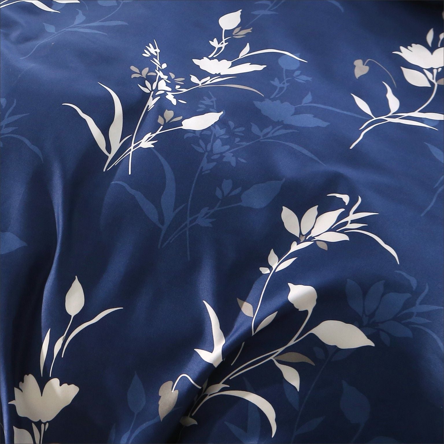 2000TC Microfibre Zipper Quilt Cover Set - 3 Piece, Navy Floral, Queen