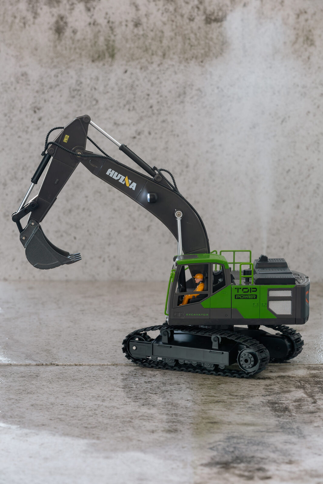 1:18 Scale 13-Channel Alloy Remote Control Excavator Construction Vehicle with Lights, Sound and Steam - SuperSaverAU - view 5