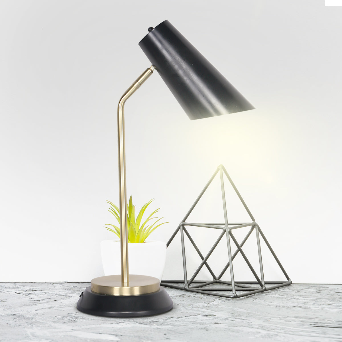 Sarantino Brass Finish Table Lamp - 35.5x18x53cm, Unique Shade, Assembly Required - SuperSaverAU - view 4