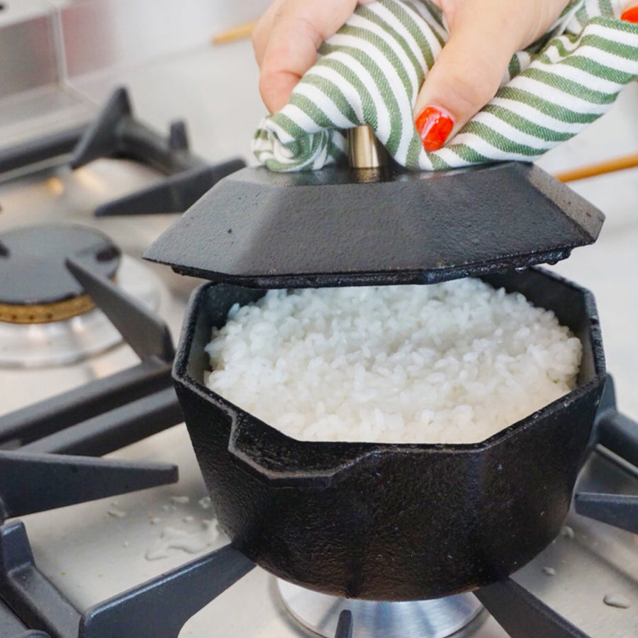 Mommy's Pot 21cm Cast-Iron Pot, Non-Stick, Pre-Seasoned, Hand-Made, Rustproof - SuperSaverAU - view 1