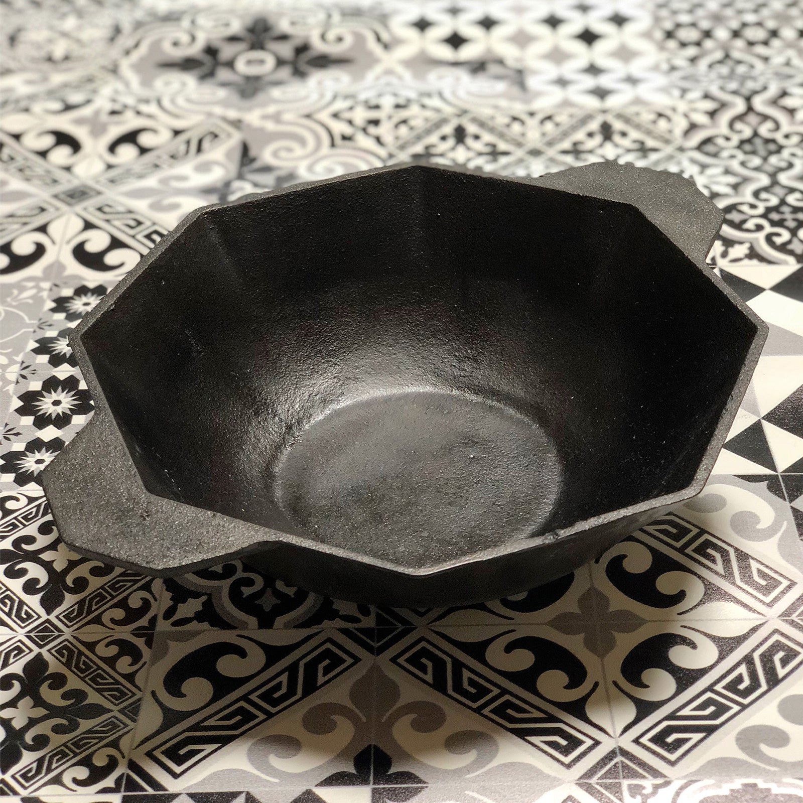Mommy's Pot Cast-Iron Wok 28cm Non-Stick Pre-Seasoned Hand-Made South Korea - SuperSaverAU - view 3