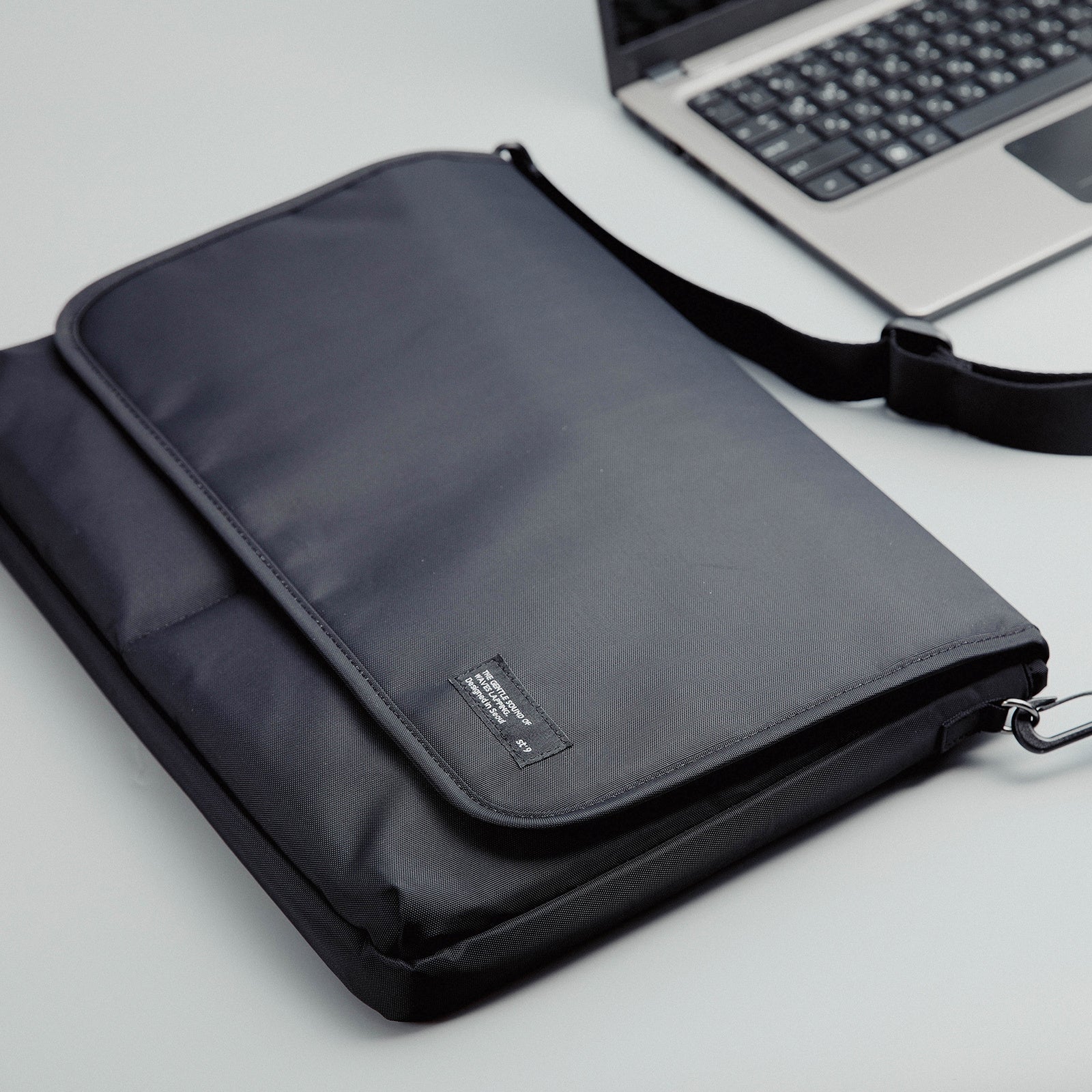 15.6/16 inch Laptop Sleeve Padded Shoulder Bag Travel Carry Case LATO BLACK - SuperSaverAU - view 2