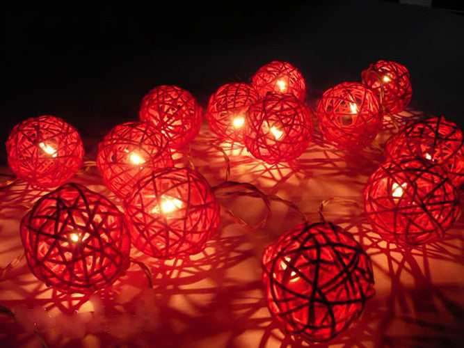 1 Set of Red 5cm Rattan Cane 20 Ball Battery Powered 3m String Lights Christmas Gift Home Wedding Party Bedroom Decoration Table Centrepiece - SuperSaverAU - view 1