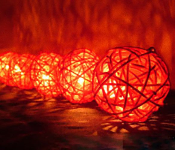1 Set of Red 5cm Rattan Cane 50 Ball Battery Powered LONG 5m String Lights Christmas Gift Home Wedding Party Bedroom Decoration Table Centrepiece - SuperSaverAU - view 2