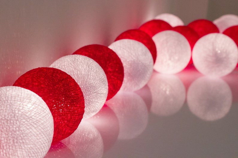 1 Set of 20 LED Red White 5cm Cotton Ball Battery String Lights Christmas Gift Home Wedding Party Bedroom Decoration Outdoor Indoor Table Centrepiece - SuperSaverAU - view 3