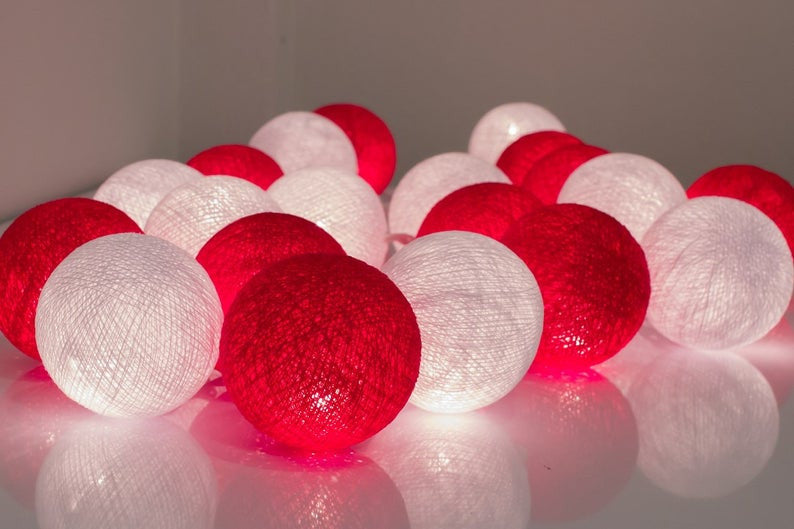 1 Set of 20 LED Red White 5cm Cotton Ball Battery String Lights Christmas Gift Home Wedding Party Bedroom Decoration Outdoor Indoor Table Centrepiece - SuperSaverAU - view 4
