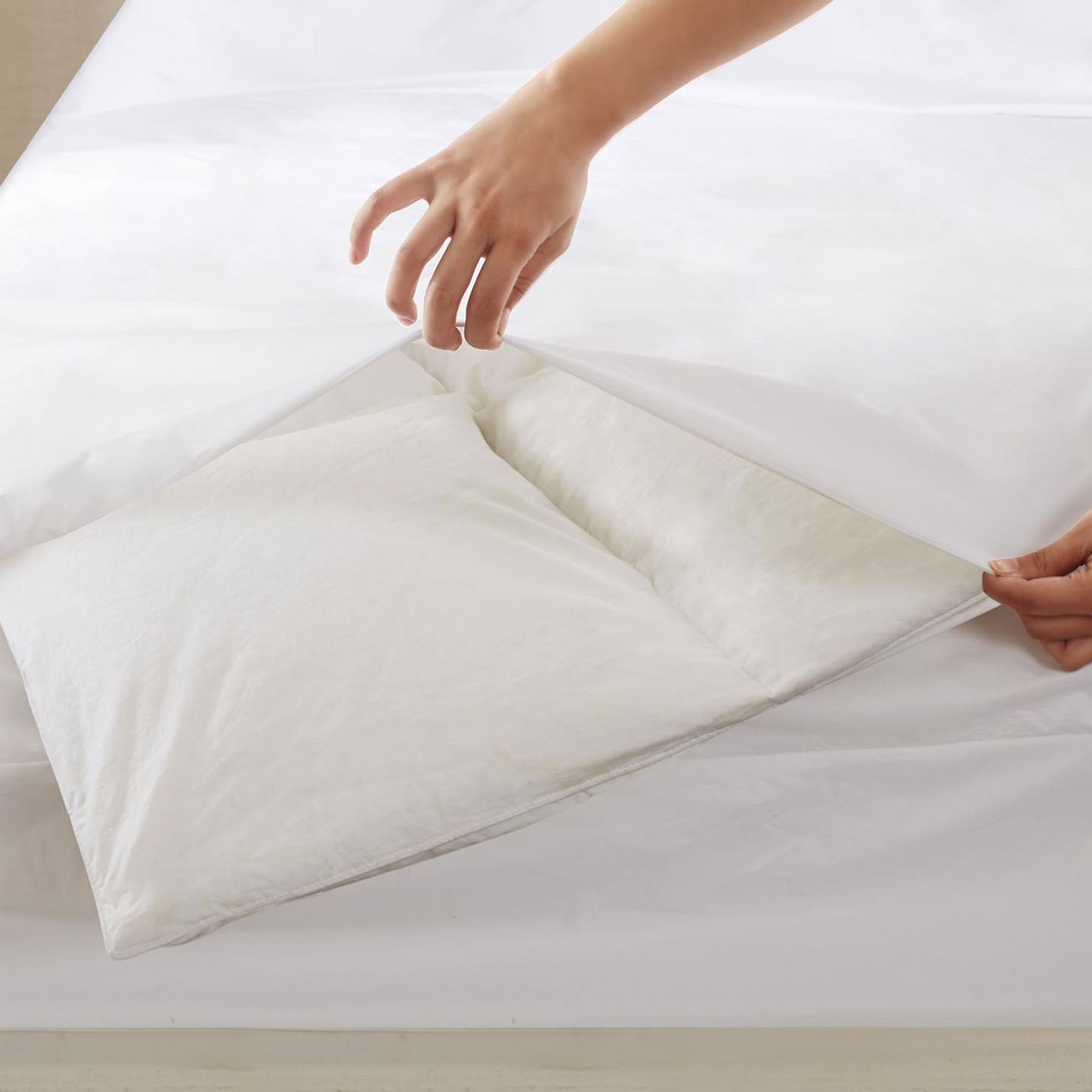 Australian Stain Resistant Quilt Protector - Double, Zipper Fastened, White - SuperSaverAU - view 1