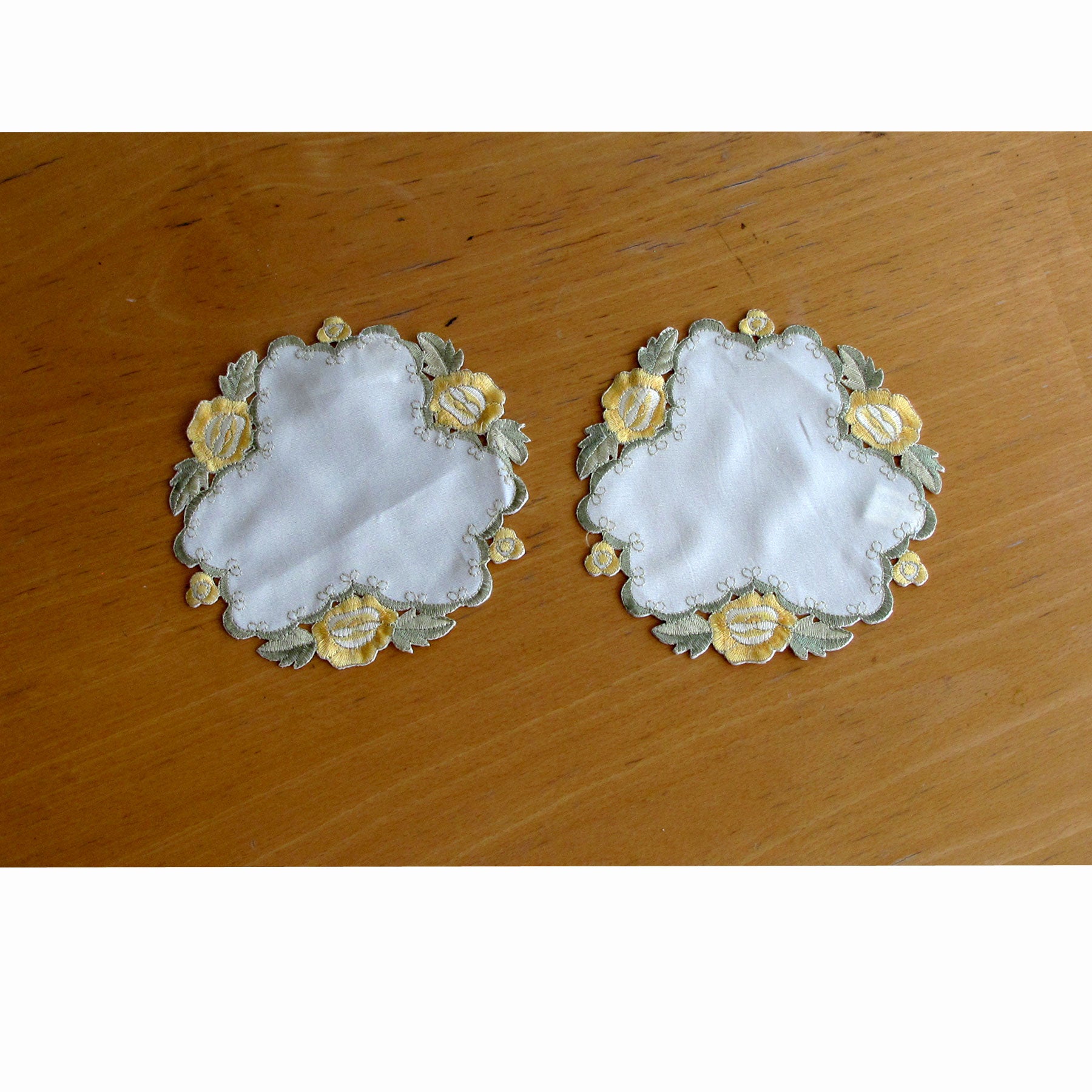 Embroidered Doilies Set of 2, Floral Design, 20 cm Diameter, Polyester - SuperSaverAU - view 1