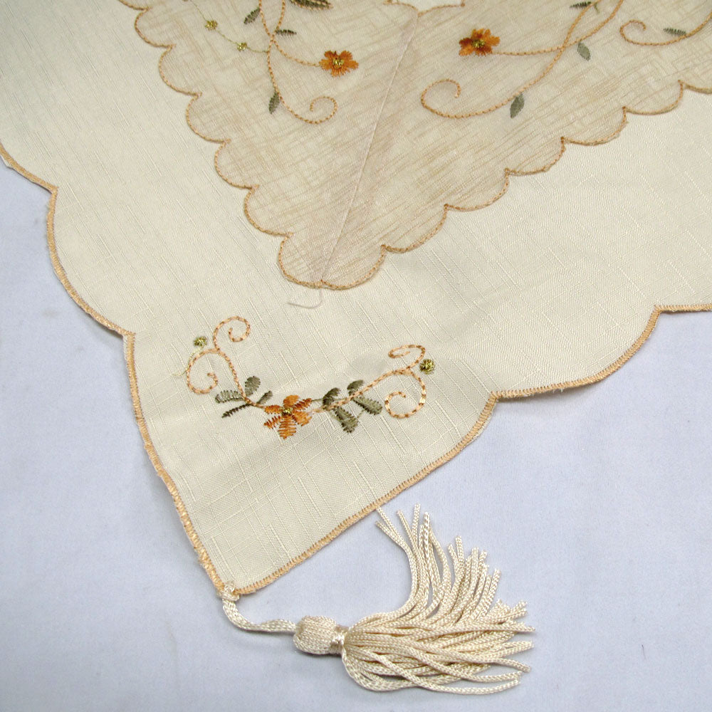 Set of 4 Embroidered Daisy Table Decorative Set - 84x84 cm Topper, 42x110 cm Runner, 40x40 cm Napkins