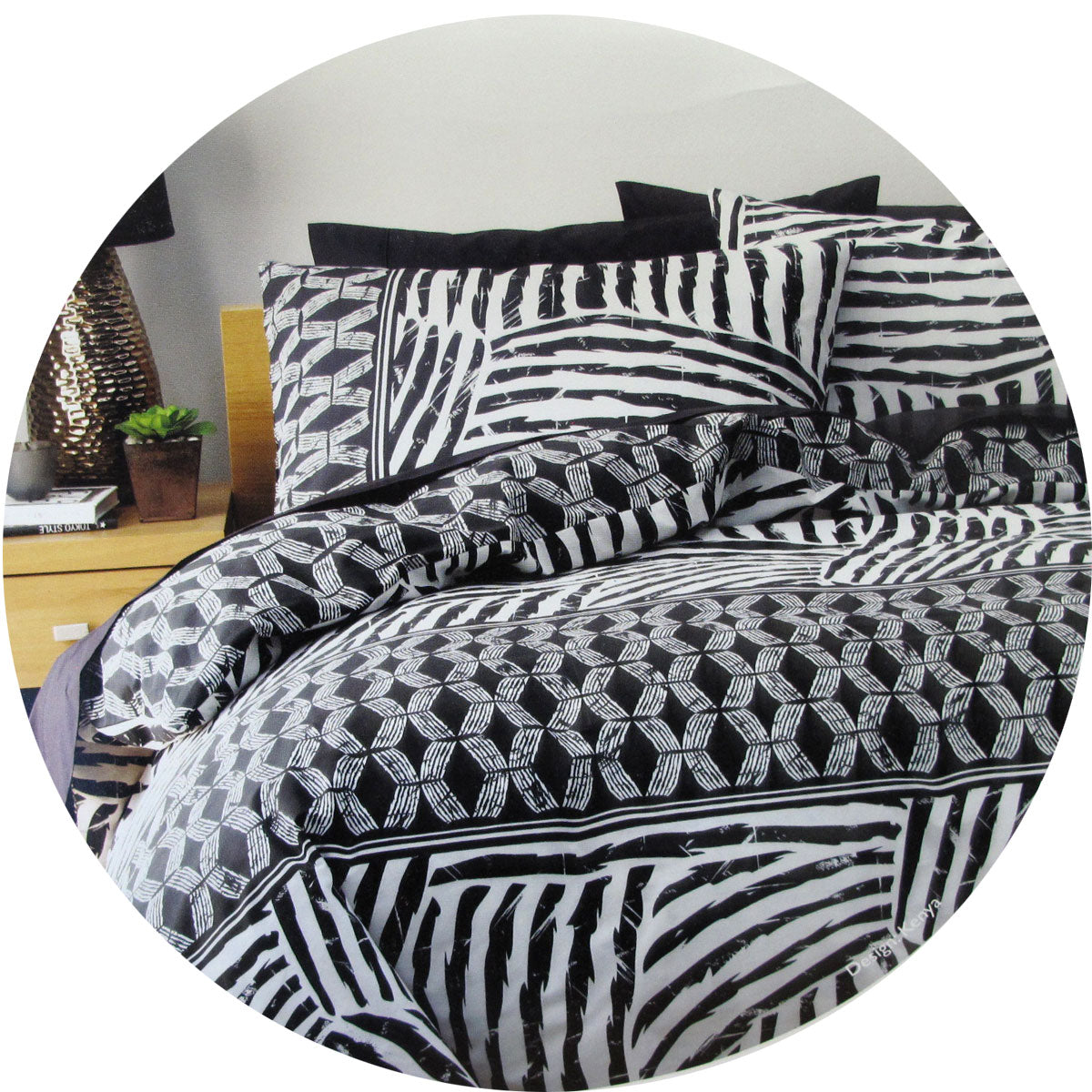 Homeport Kenya Black Geometric Quilt Cover Set Double - 180 x 210cm - SuperSaverAU - view 1