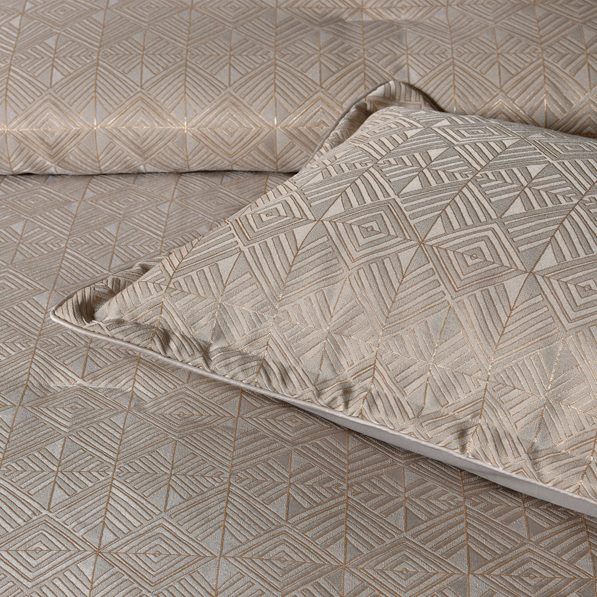 Bianca Bellagio Jacquard Geometric Comforter Set – Gold Super King 6 Piece