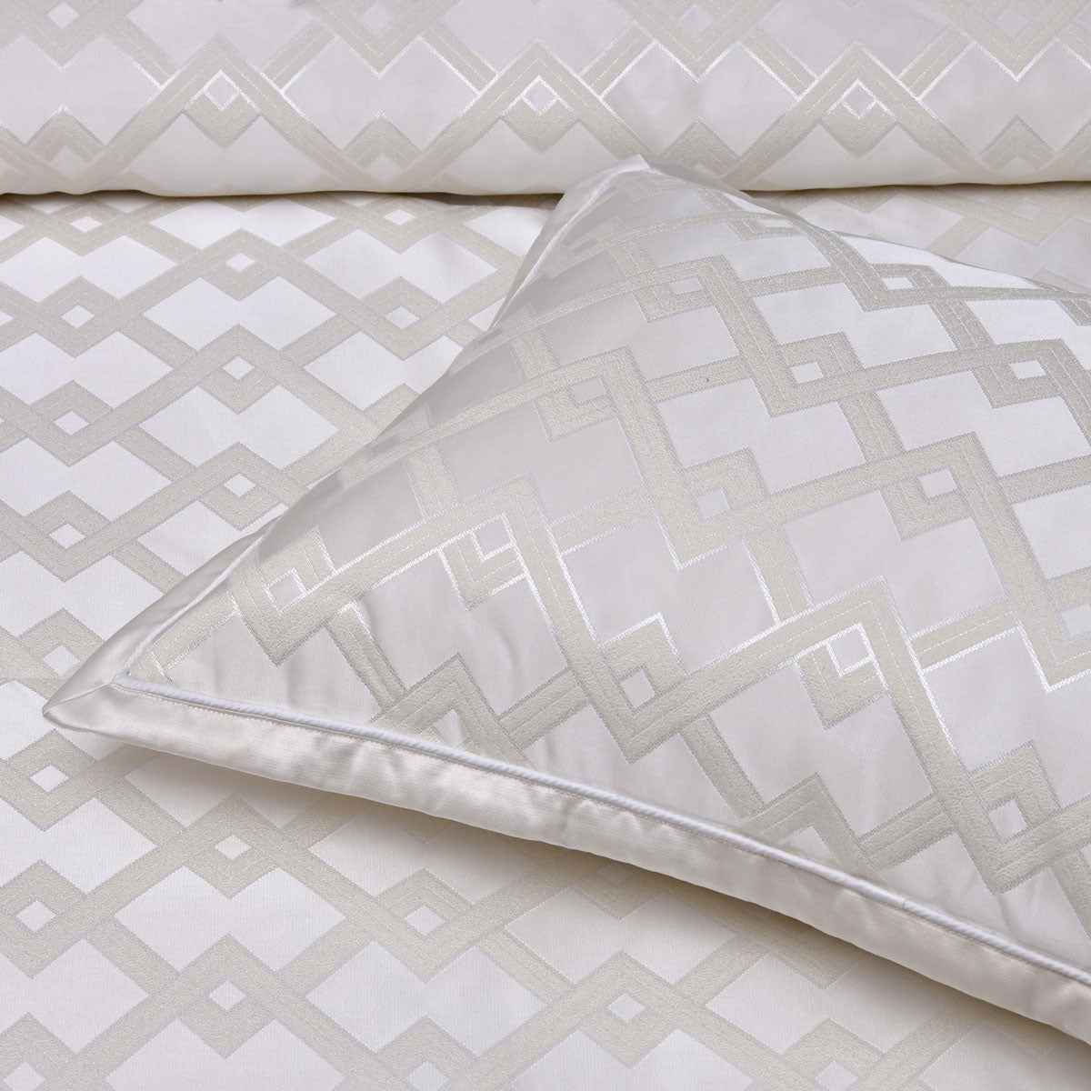 Bianca Firenze Pearl Jacquard Geometric Comforter Set – Super King 6 Piece