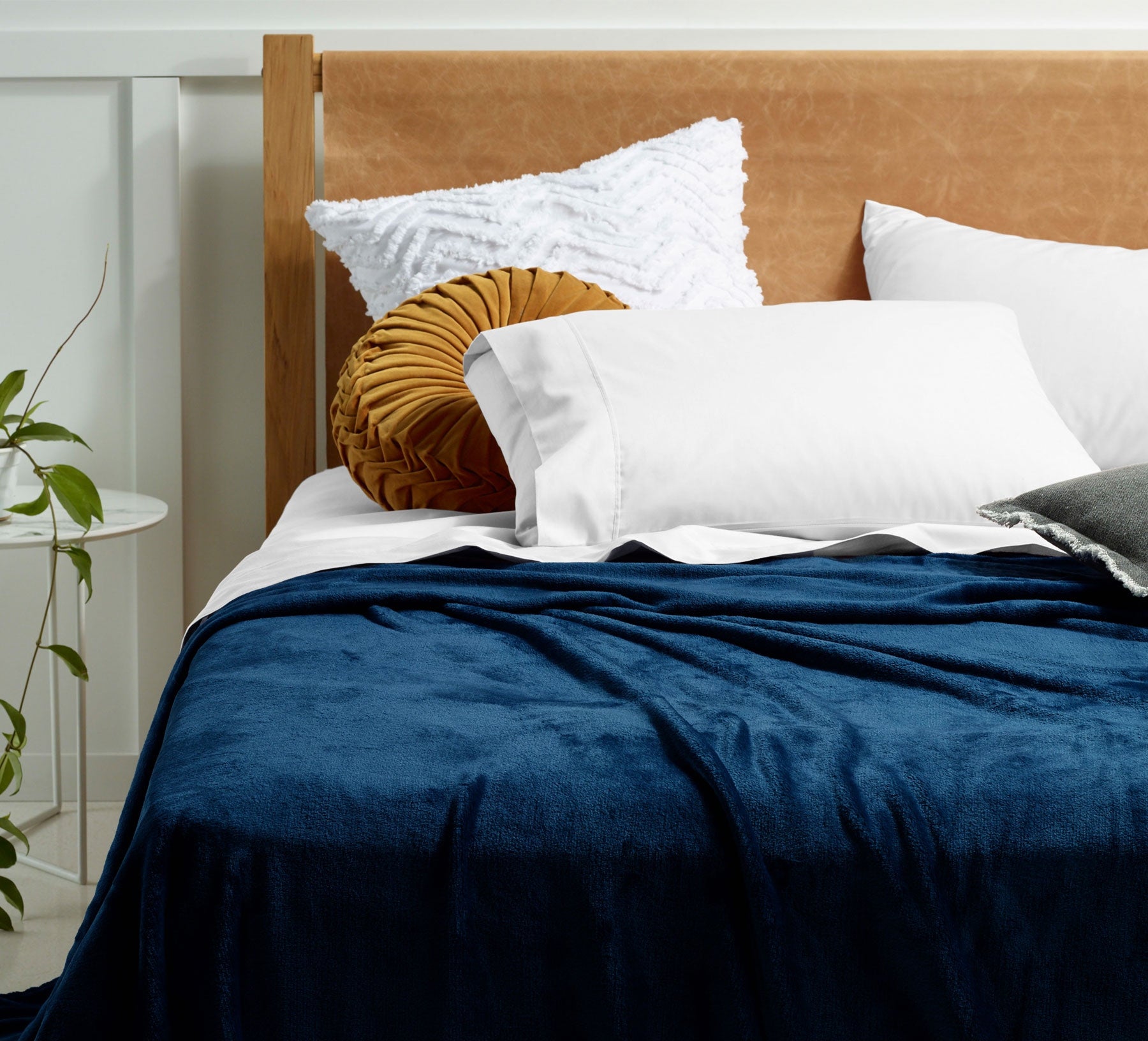 Accessorize Super Soft Blanket Queen/King 240 x 260 cm Ink Blue Microfiber - SuperSaverAU - view 1