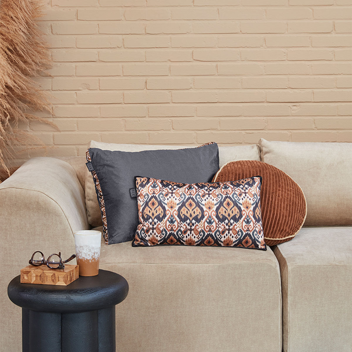 KAAT Amsterdam Julan Anthracite Velvet Oblong Filled Cushion – 40 x 60cm