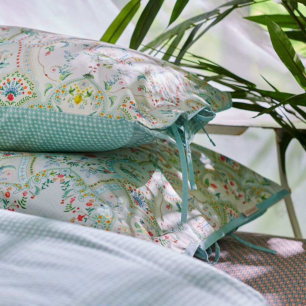 PIP Studio Curious Animals White Cotton Quilt Cover Set Queen - Paisley Print - SuperSaverAU - view 2