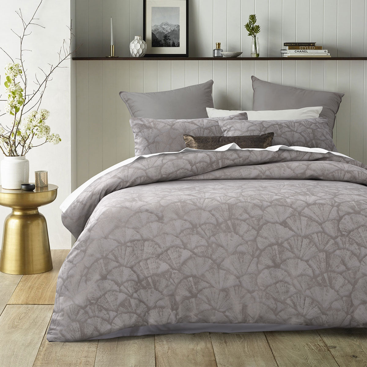 Accessorize Shells Jacquard Quilt Cover Set King - Yarn Dyed Satin Design - SuperSaverAU - view 1
