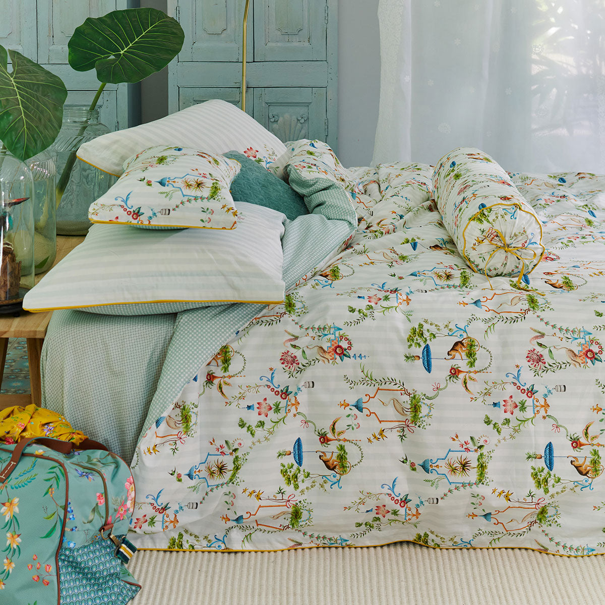 PIP Studio Singerie White Cotton Quilt Cover Set King - Decorative Scenes Design - SuperSaverAU - view 1