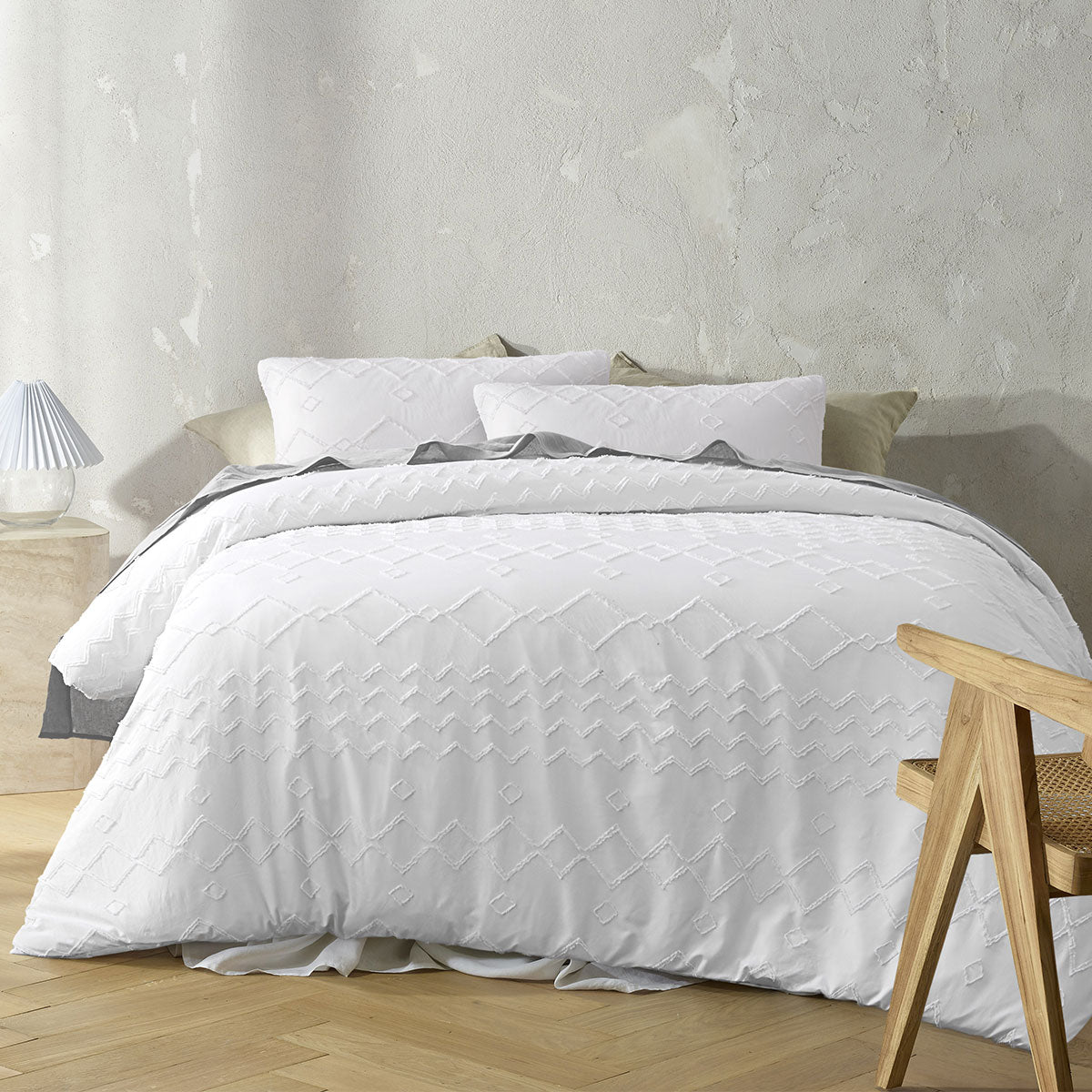 Big Sleep White Zig Zag Super Soft Tufted Quilt Cover Set Queen - SuperSaverAU - view 1