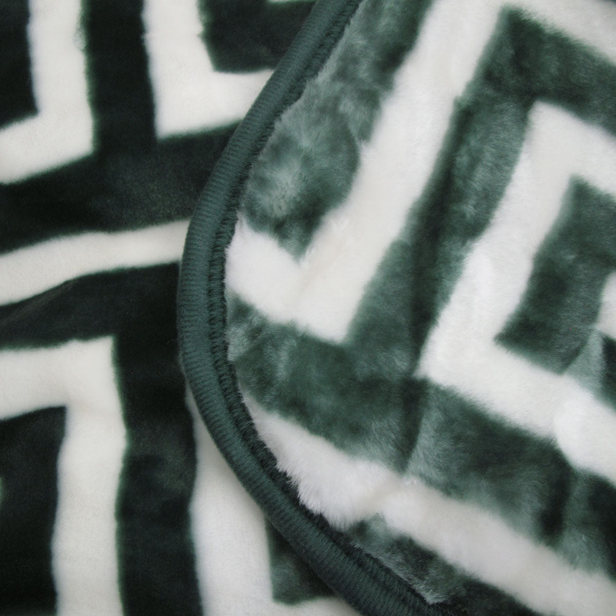 Bloomington 800GSM Greek Key Green Winter 1 Ply Mink Blanket King