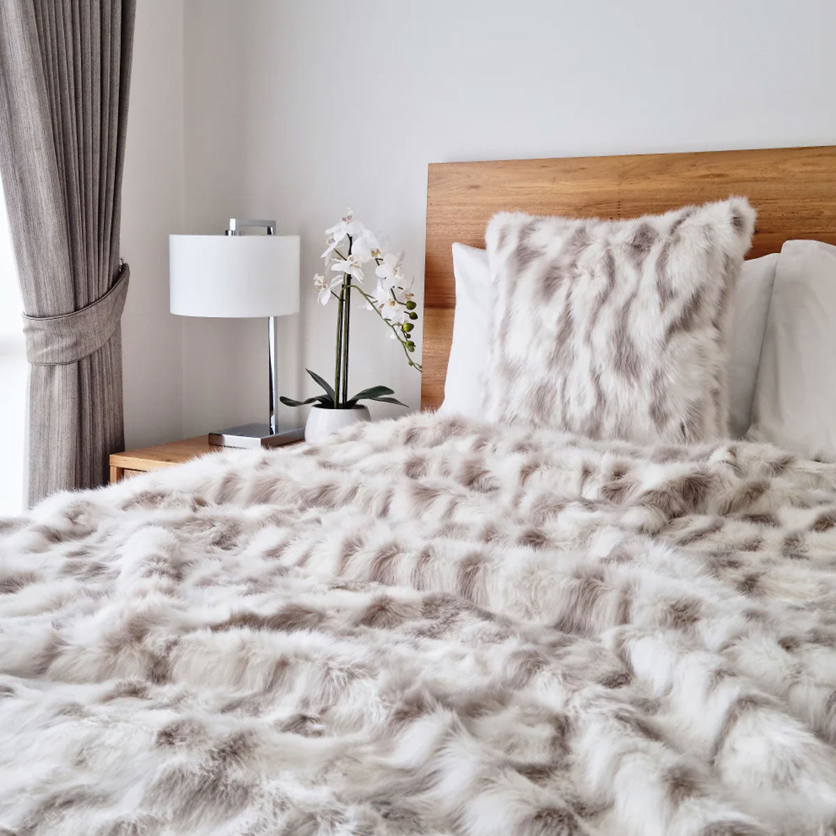 J Elliot Home Lynx Wild Cat Faux Fur Throw Rug 130 x 160cm - Ivory & Taupe - SuperSaverAU - view 3