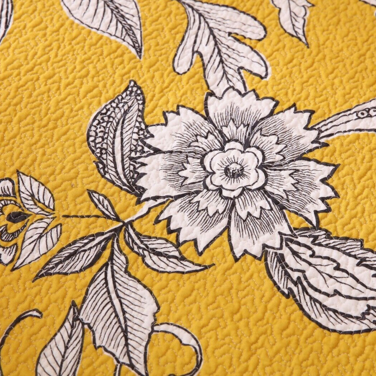 Premium Vibrante Cotton Coverlet Set – Yellow Queen, Floral Quilting