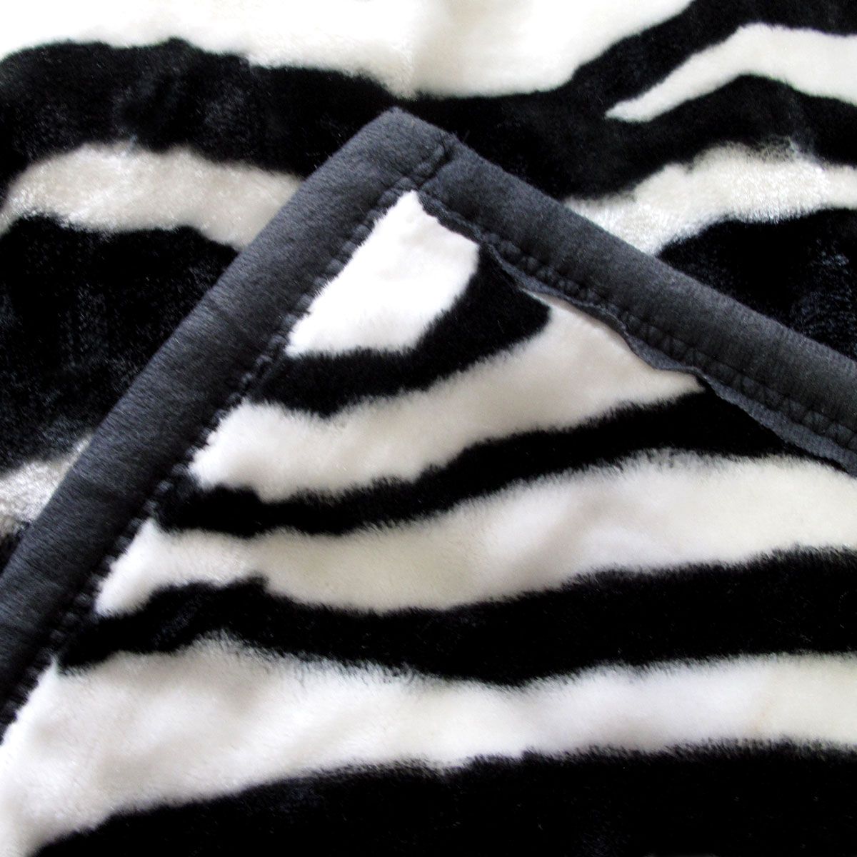 Premium Faux Mink Blanket with 750GSM Double Layer Design - Wild Zebra, Queen