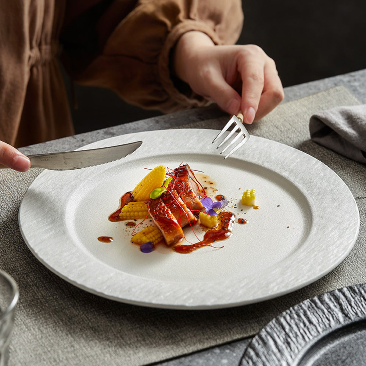 Premium Ceramic Steak & Salad Plate – Matte Stone Pattern 8.5 Inch
