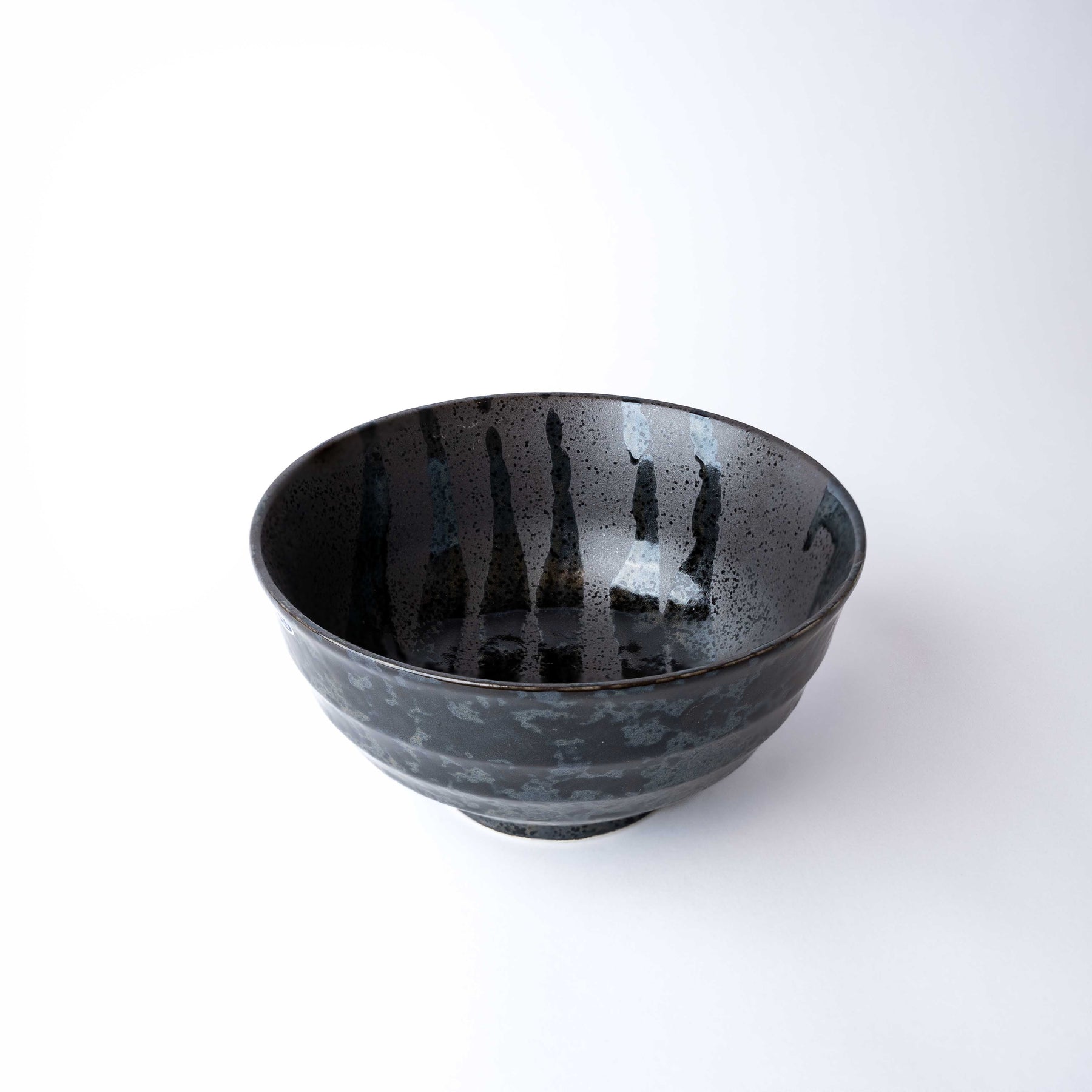 Premium Ceramic Fluted Udon Bowl – Gloss Black Stripes on Gunmetal Glaze 17cm