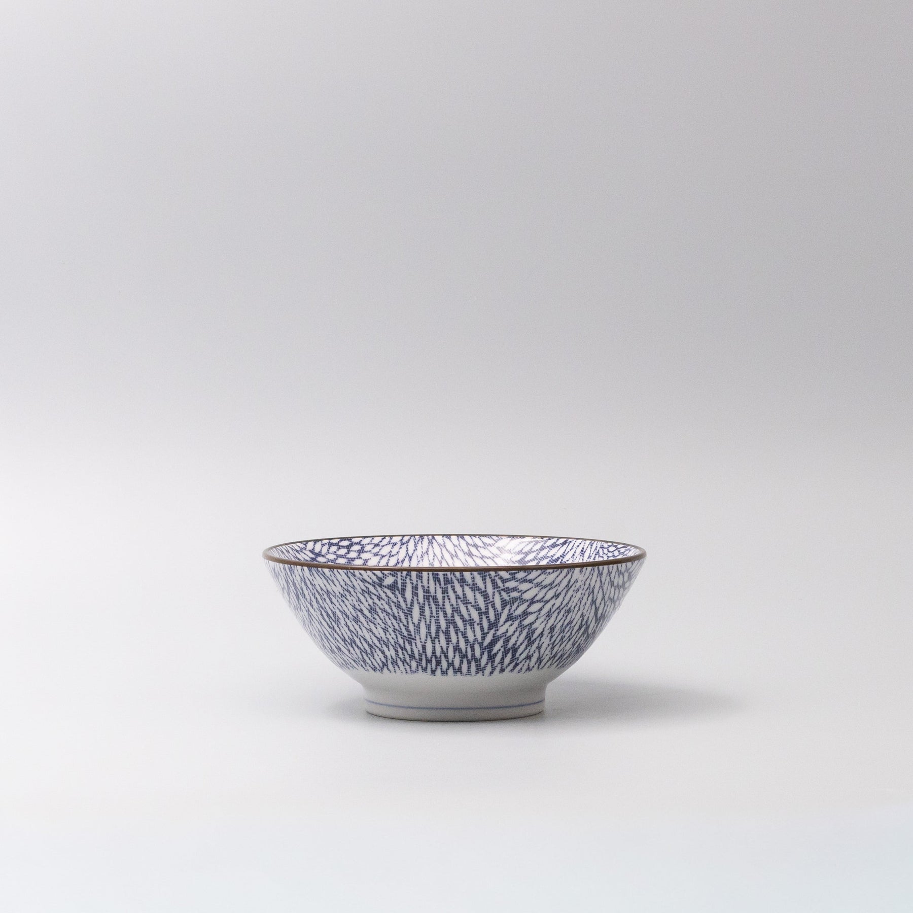 Premium Udon Bowl – Light Brown Chrysanthemum Design 17.5cm