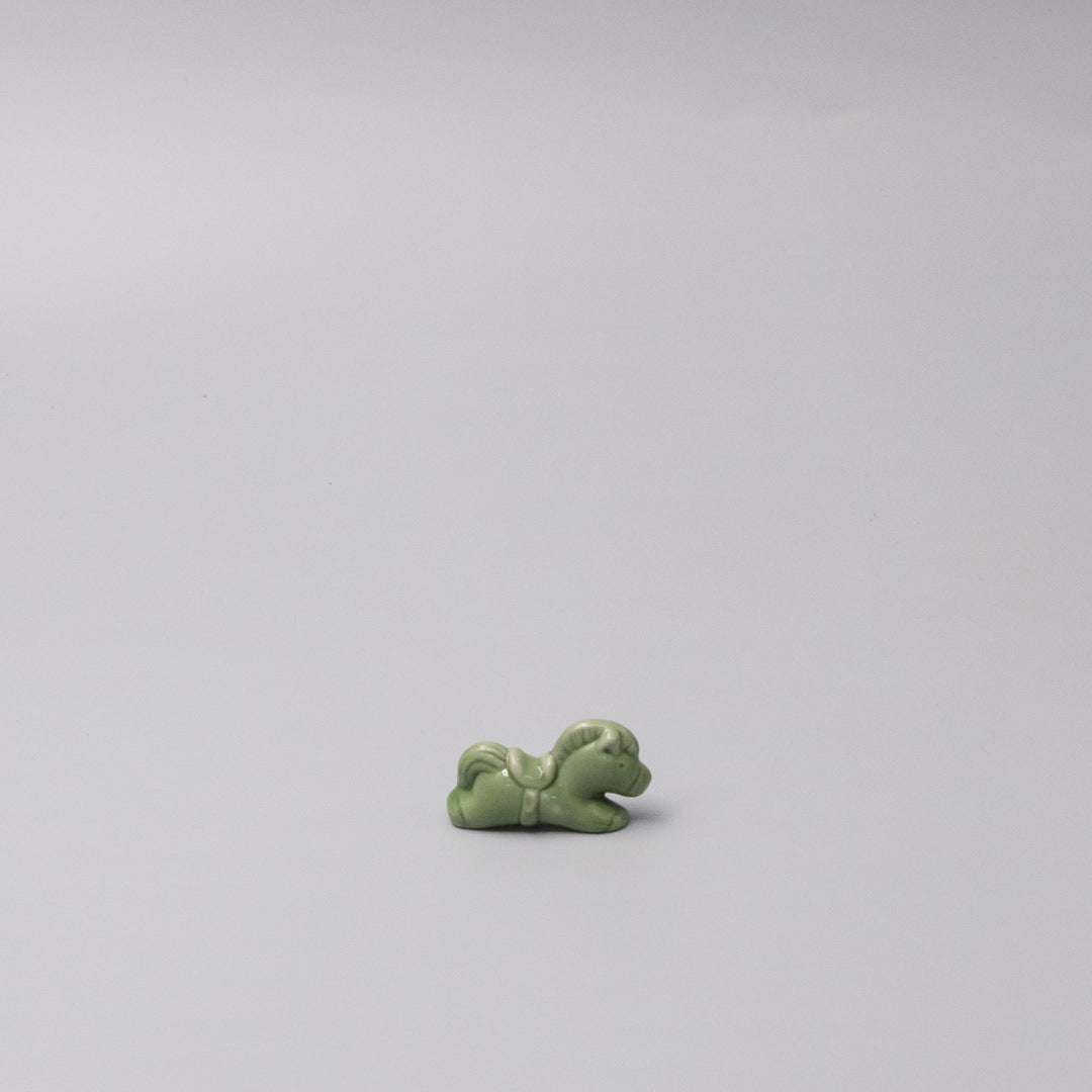 Premium Green Horse Chopstick Rest – Decorative Tableware Accessory