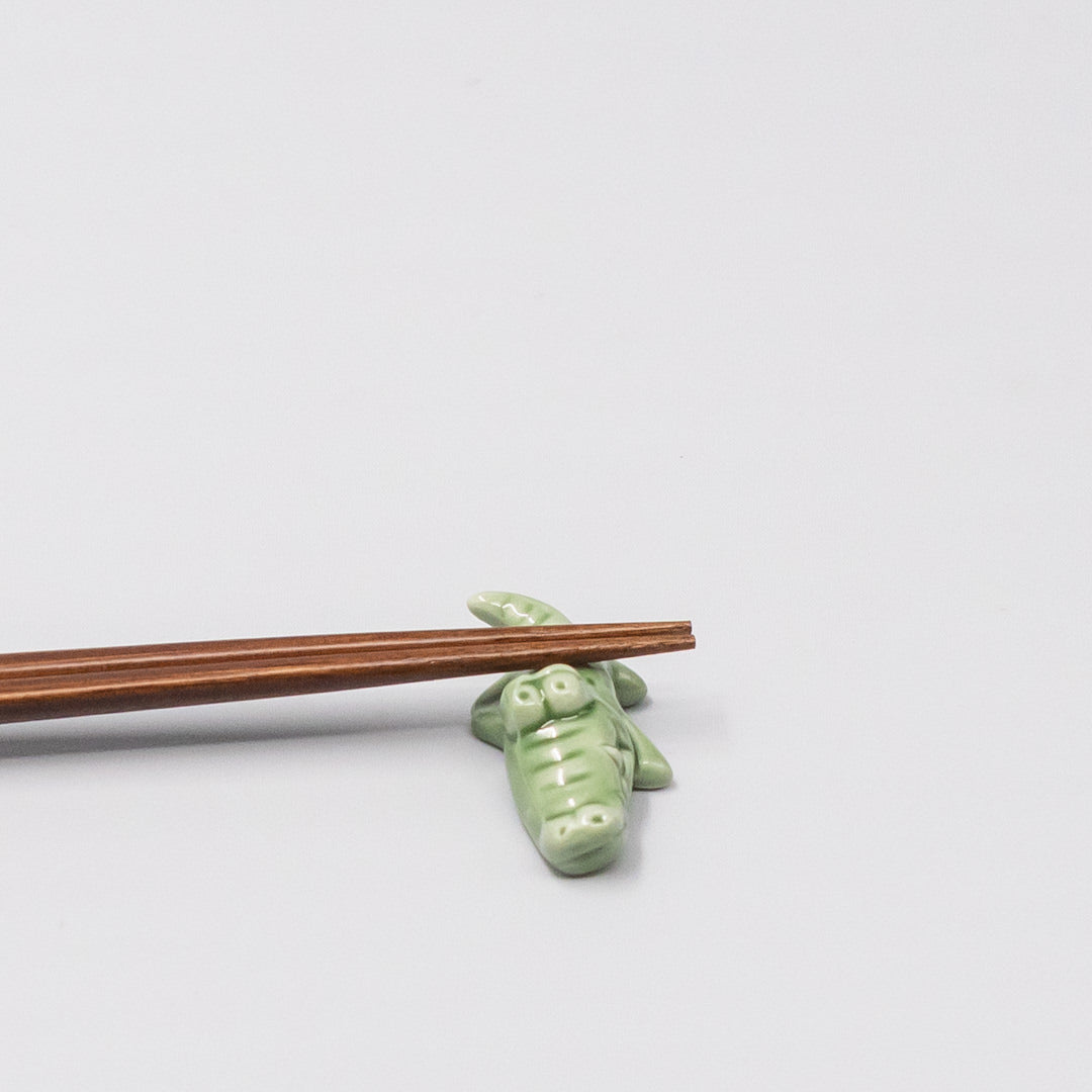 Premium Chopstick Rest – Green Alligator Tableware Accessory