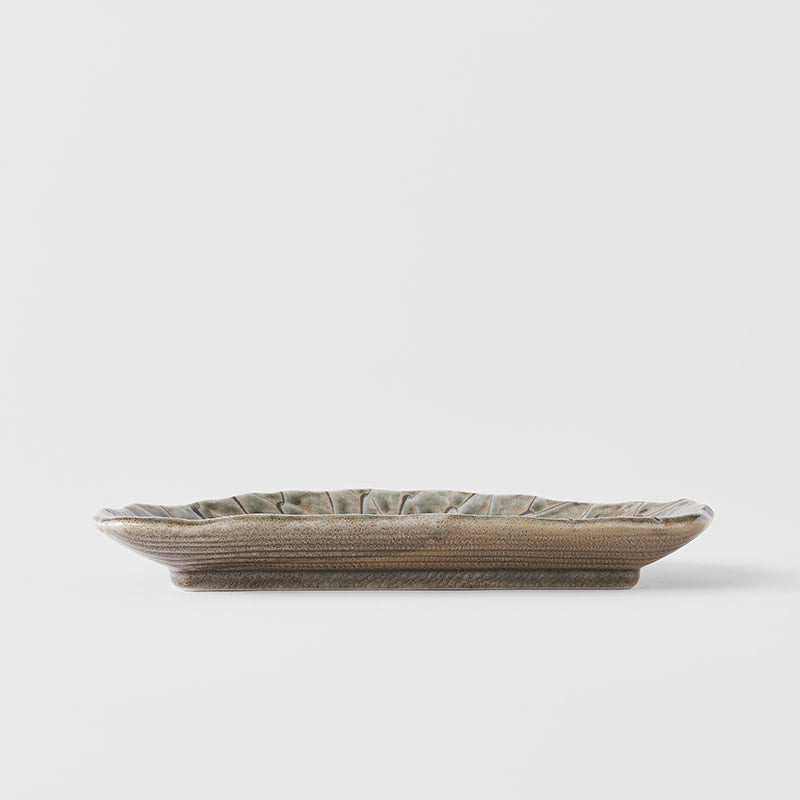 Premium D-Shaped Plate – Beige Moss Net Design 21cm