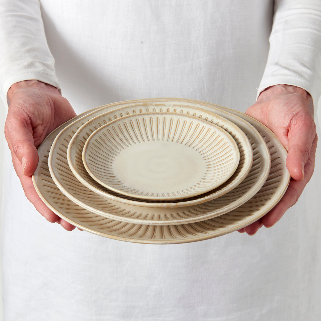 Premium Ceramic Plate – Cream Ridged Alabaster Glaze 25cm