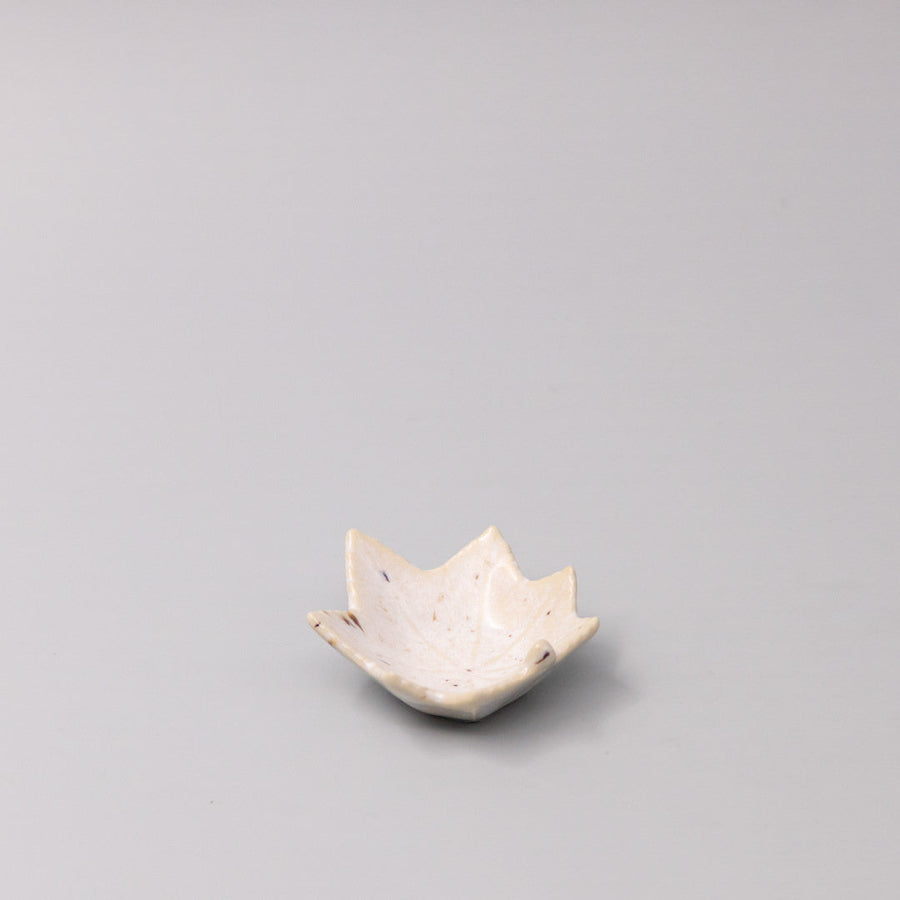 Premium Ceramic Maple Leaf Sauce Dish – White Ivory Fleck 6cm, 6ml