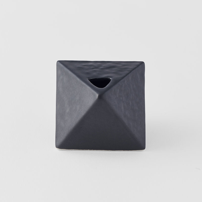 Premium Triangular Vase – Matte Black Glaze 130ml