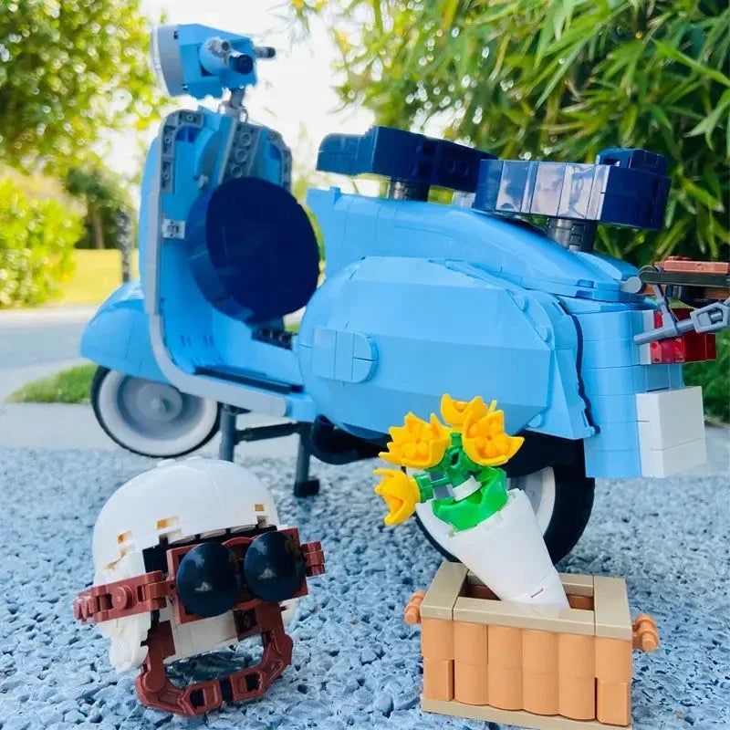NNEOBA NEW Roman Vespas 125 MOC 10298 Motorcycle City Toys - SuperSaverAU - view 3