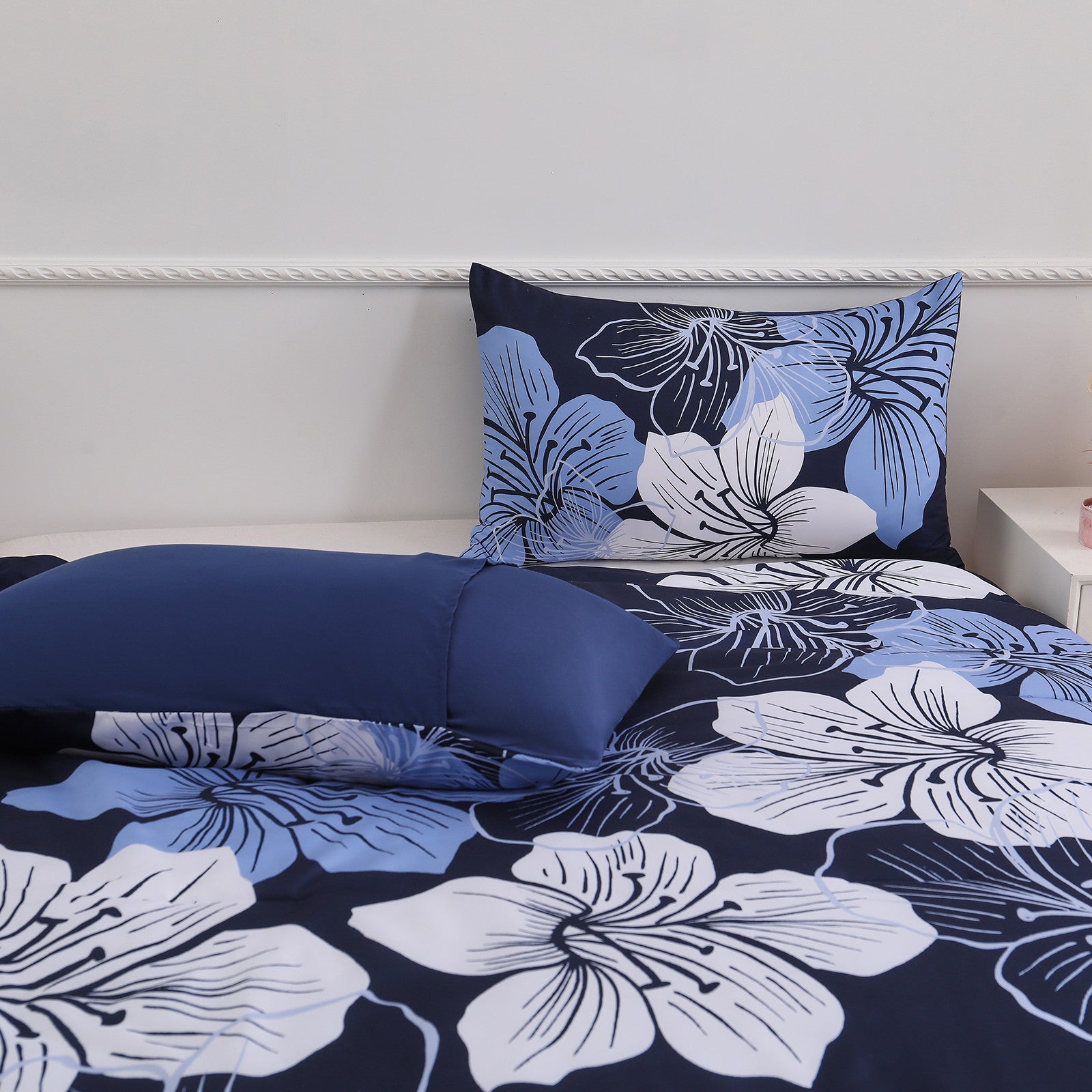 Premium Navy Blue Floral 3 Piece Microfiber Comforter Set - King