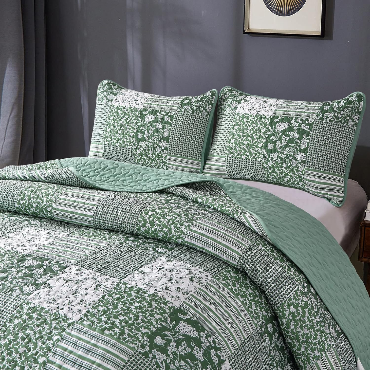 Premium Delightful Reversible Quilt Bedspread Set - Queen