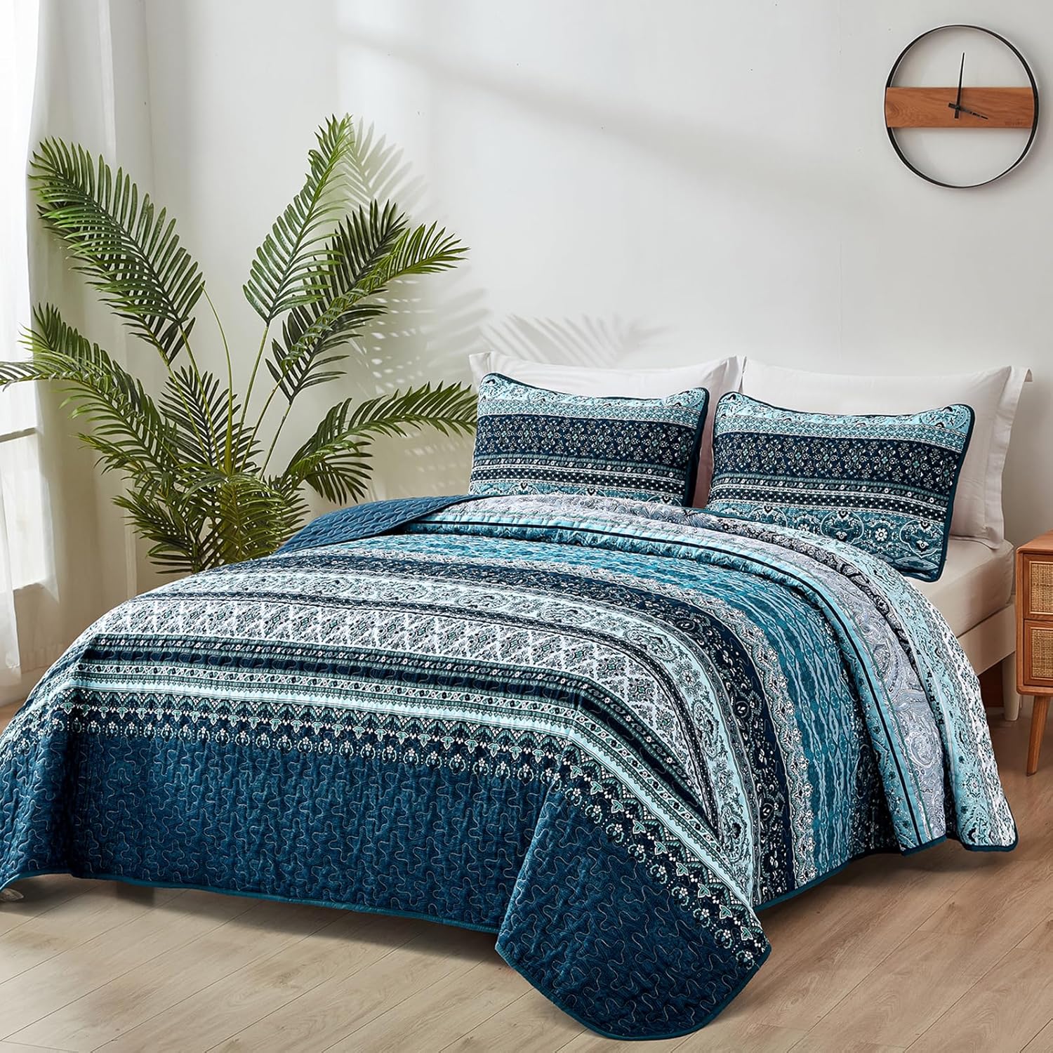 Premium Opalescent Reversible Quilt Bedspread Set - Queen