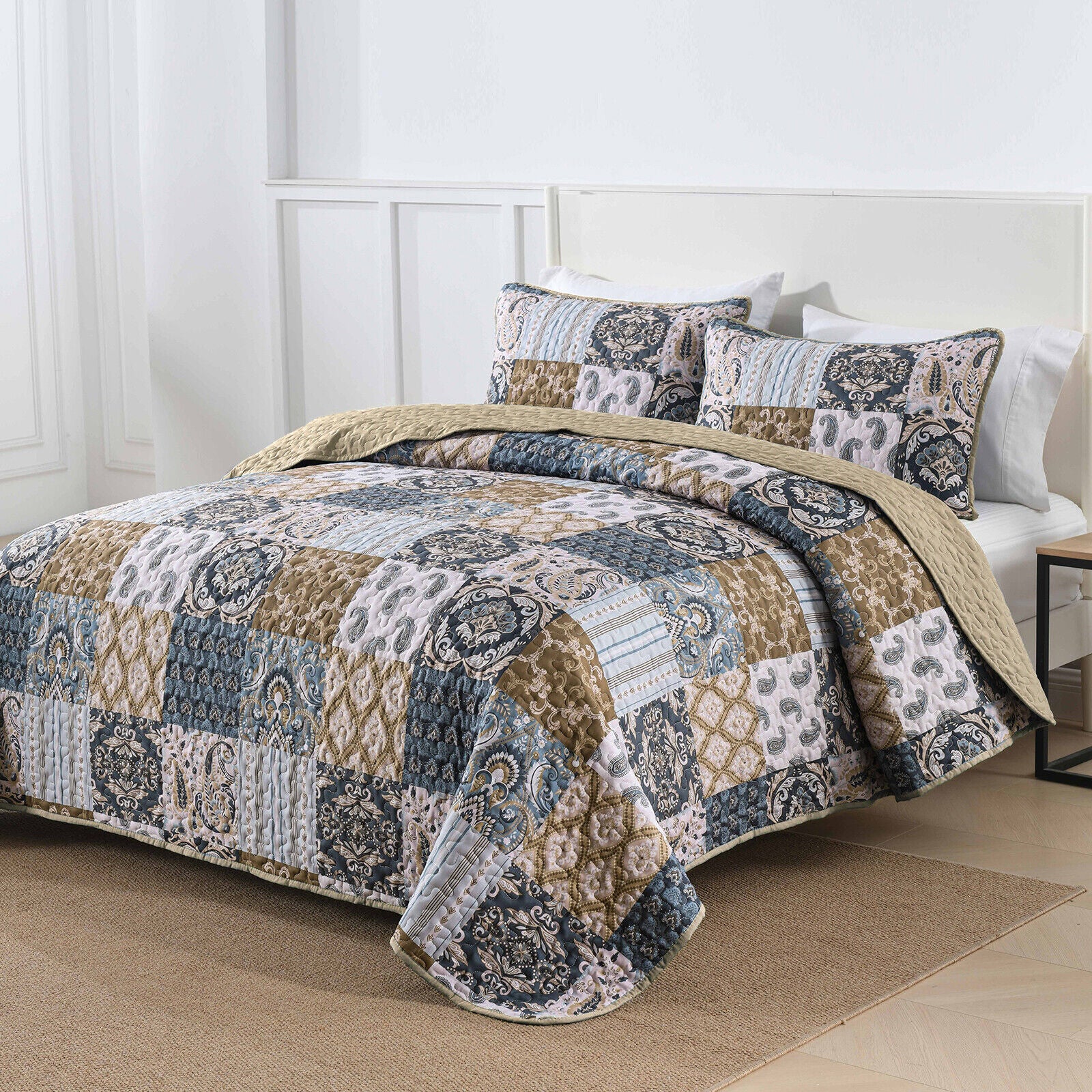 Premium Retro Charm Bold Checkered Comforter Set - Queen