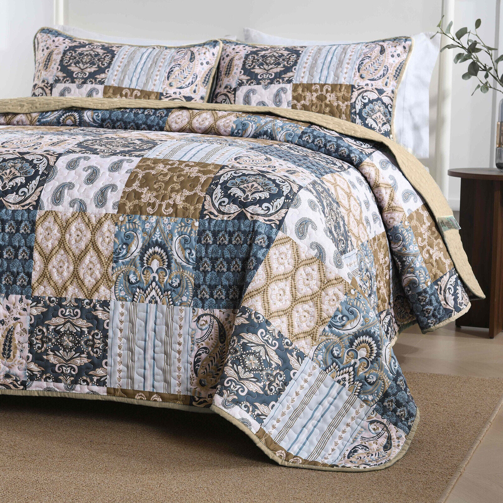 Premium Retro Charm Bold Checkered Comforter Set - Queen